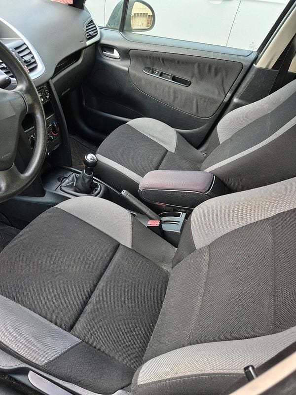 Gebraucht Peugeot 207 95 PS (69 kW) 2008 Grau Limousine