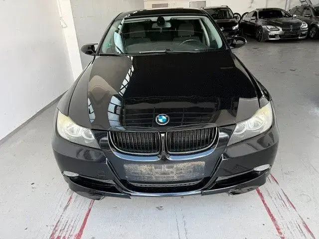 Gebraucht BMW 320 170 PS (125 kW) 2008 Schwarz Limousine