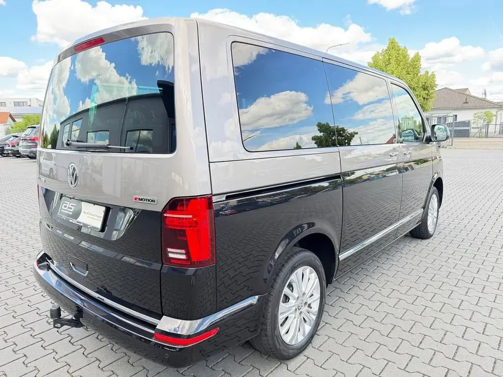 Gebraucht VW Multivan Generation Six 204 PS (150 kW) 2022 2farbenlackierung metallic Van / Kleinbus