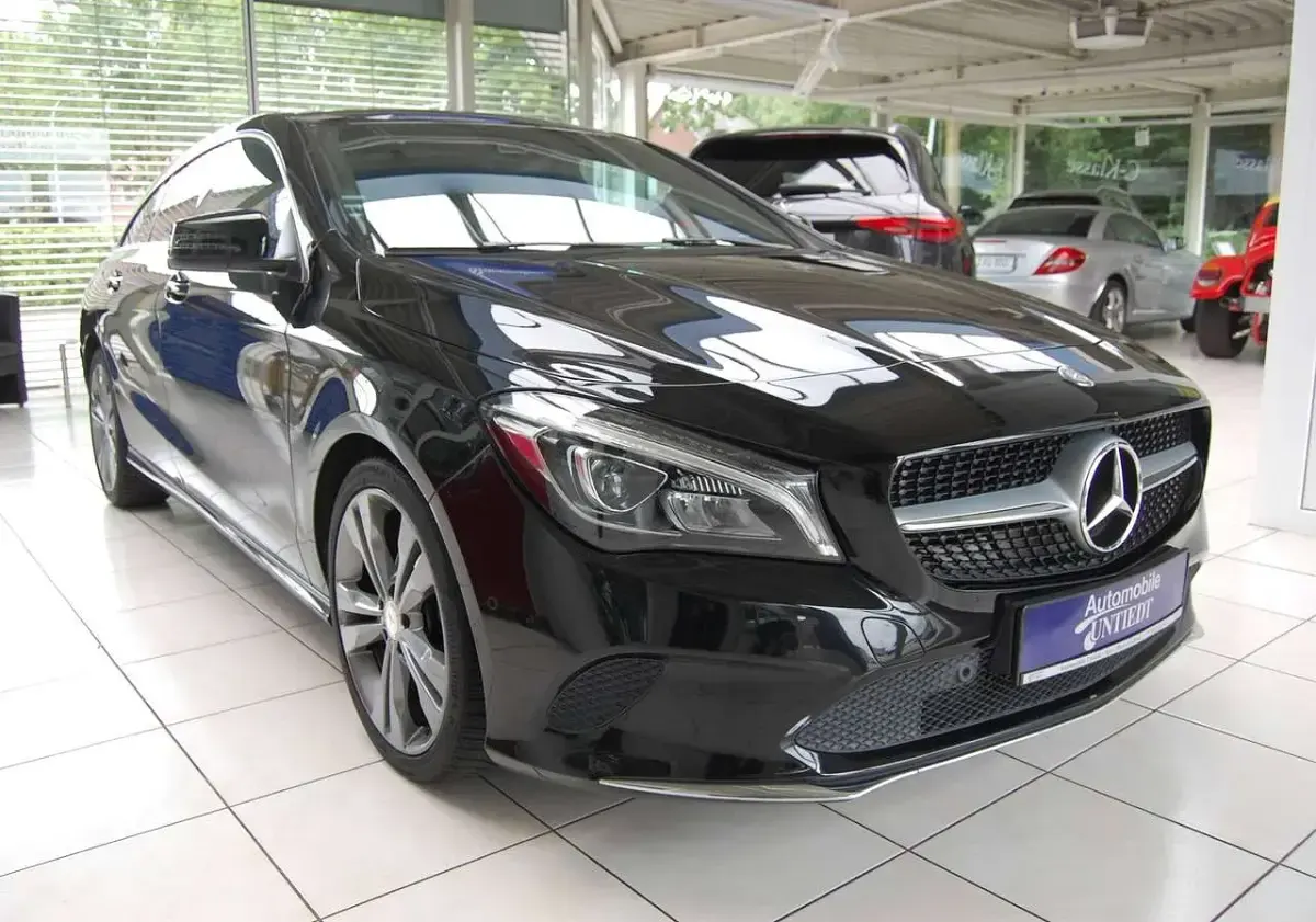 Gebraucht Mercedes CLA200 Shooting Brake Urban 156 PS (114 kW) 2017 Kosmosschwarz  metalliclack Kombi