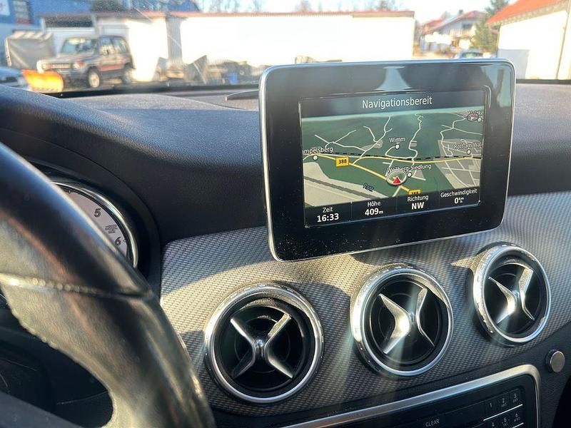 Gebraucht Mercedes GLA200 136 PS (100 kW) 2017 Weiß SUV