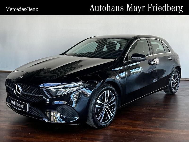 Lack kosmosschwarz Gebraucht 2024 Mercedes A200 Advanced Plus Limousine | 28.450 € (Superpreis) - Bild 1/4