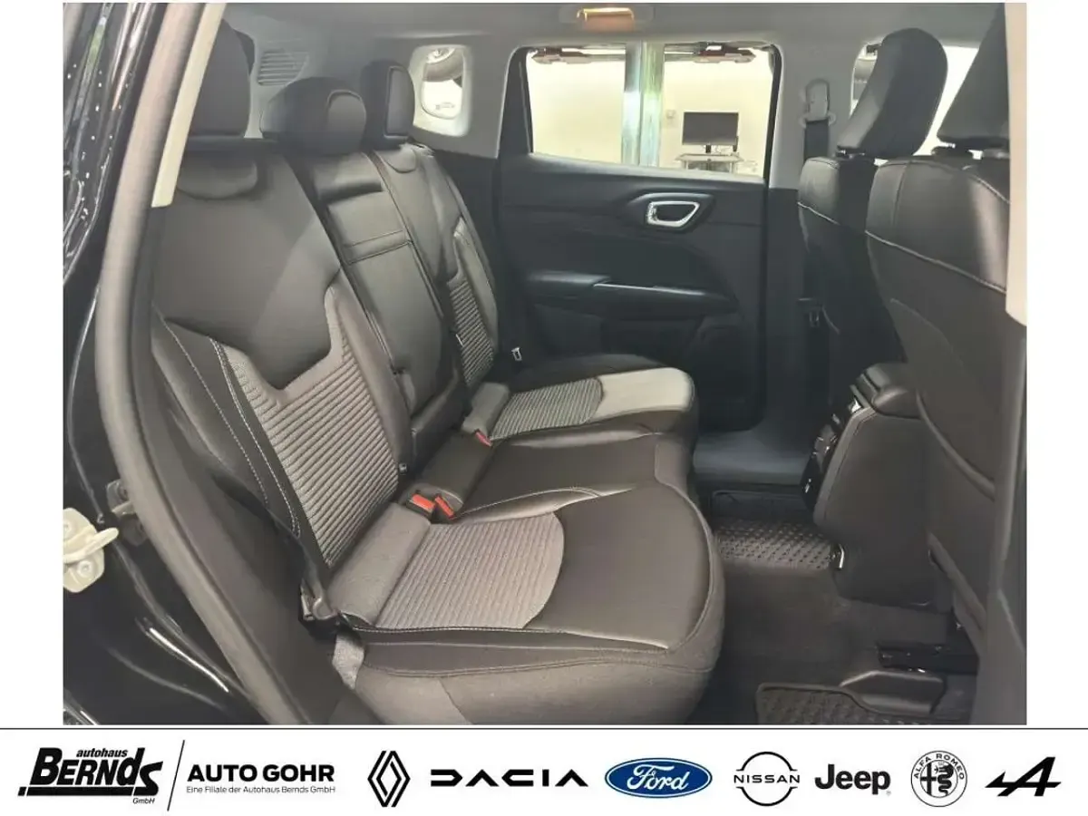 Gebraucht Jeep Compass Altitude 129 PS (94 kW) 2024 Solid black SUV