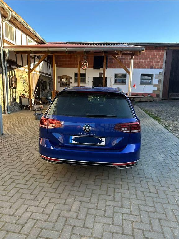 Gebraucht VW Passat R-line 150 PS (110 kW) 2024 Blau Kombi