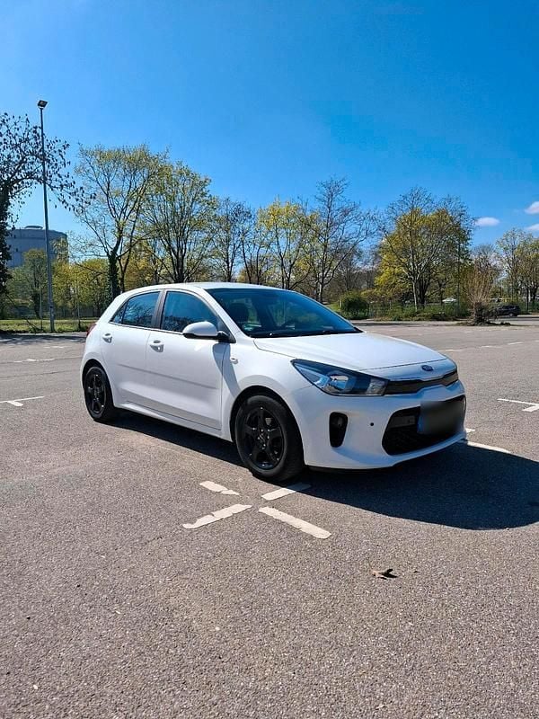 Gebraucht Kia Rio Attract 84 PS (61 kW) 2020 Weiß Limousine