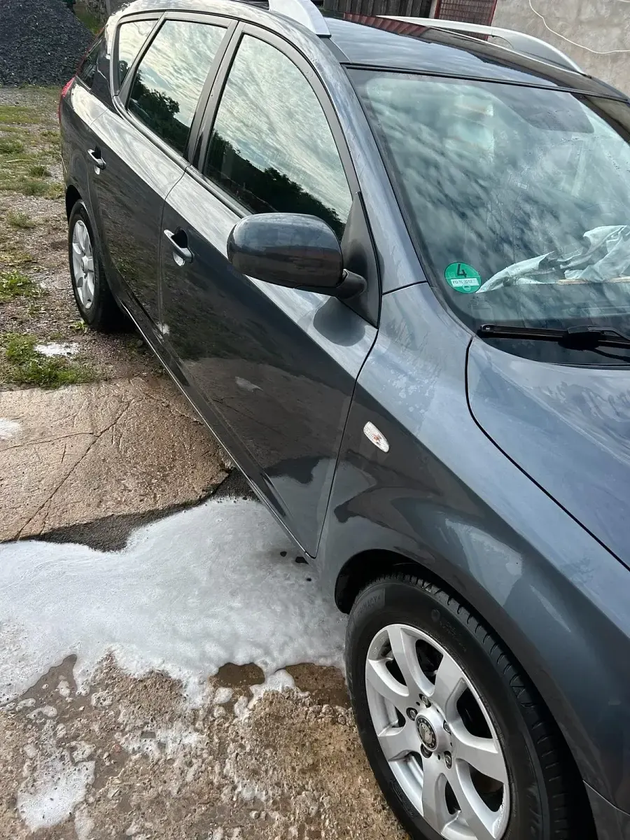 Gebraucht Kia Ceed 125 PS (91 kW) 2011 Grau Kleinwagen