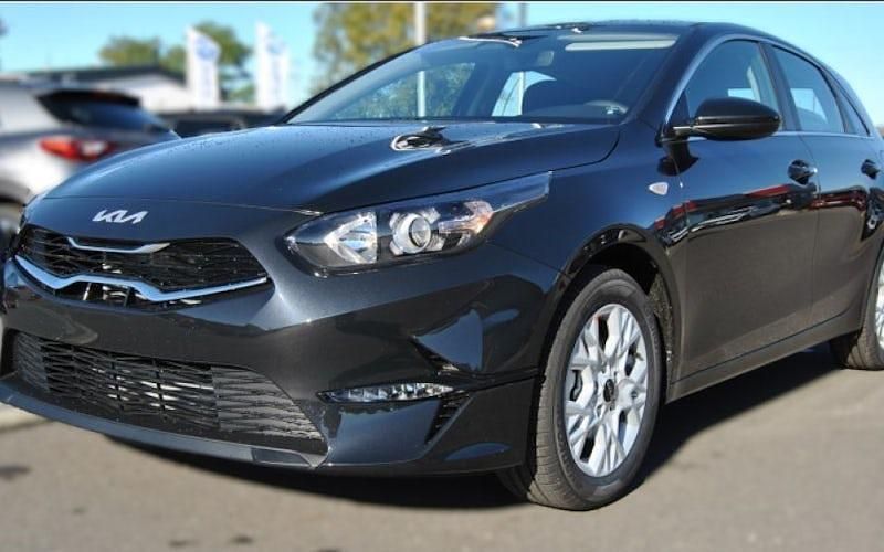 Zilinaschwarz metallic Gebraucht 2024 Kia Ceed Vision Kleinwagen | 21.900 € (Fairer Preis) - Bild 1/1