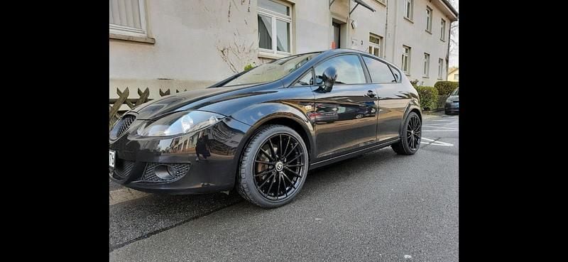 Usata Seat Leon 101 CV (74 kW) 2007 Nero Utilitaria