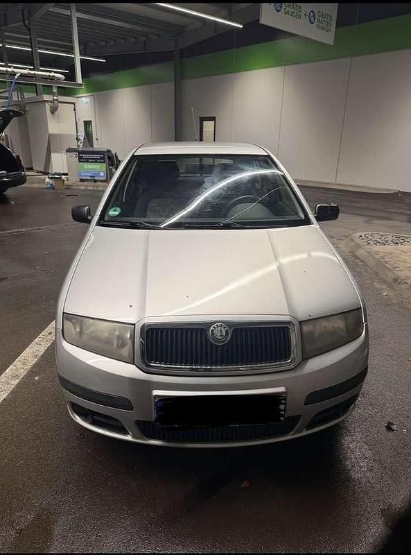 Grau Gebraucht 2005 Skoda Fabia Classic Kleinwagen | 1.200 € (Fairer Preis) - Bild 1/4