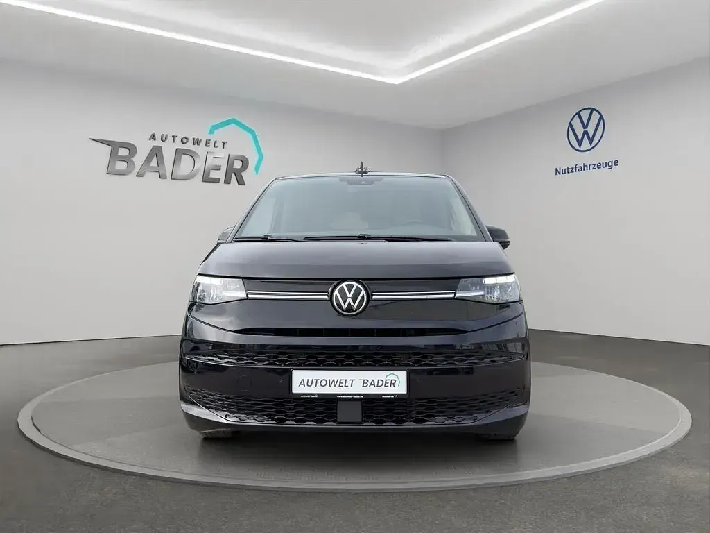 Gebraucht VW Multivan Life 150 PS (110 kW) 2025 Deep black perleffekt Van / Kleinbus