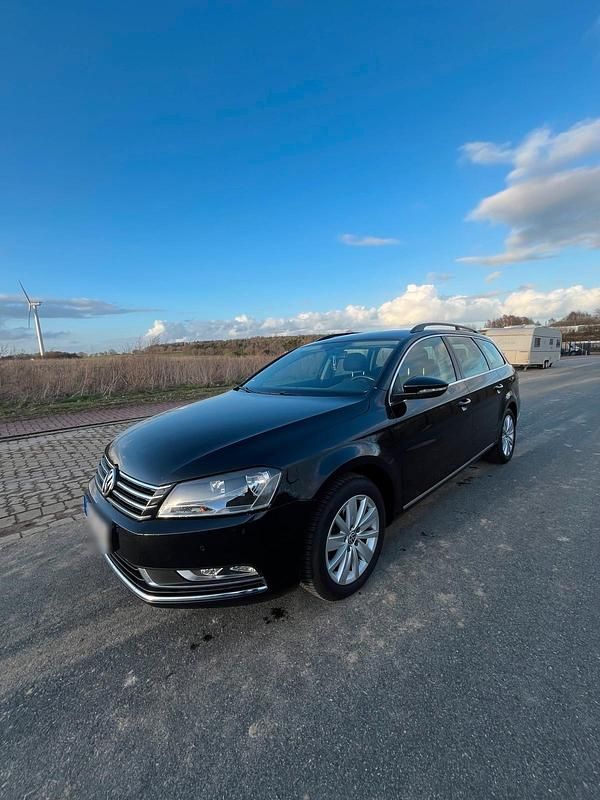 Gebraucht VW Passat 140 PS (102 kW) 2012 Schwarz Kombi