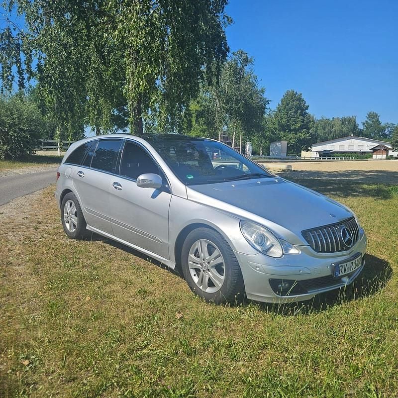 Silber Gebraucht 2007 Mercedes R500 Van / Kleinbus | 6.500 € - Bild 1/4