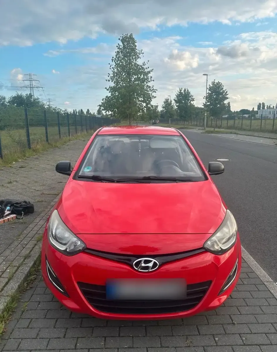 Gebraucht Hyundai i20 86 PS (63 kW) 2013 Rot Kleinwagen