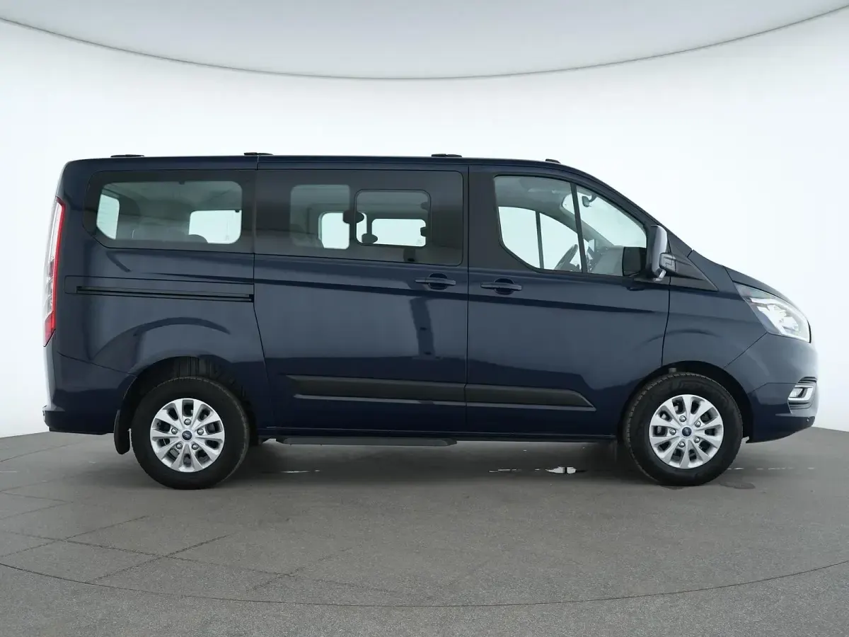 Gebraucht Ford Tourneo Custom 131 PS (96 kW) 2022 Blazer blau Van