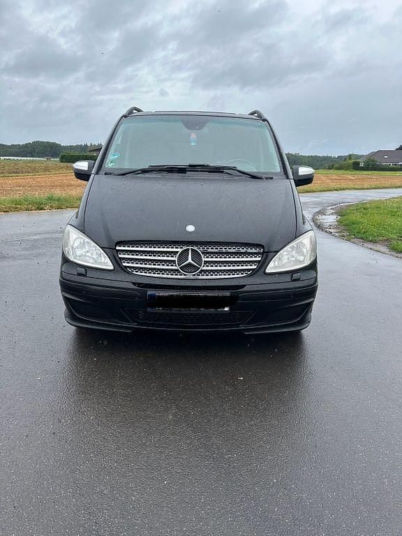 Schwarz Gebraucht 2010 Mercedes Viano Van / Kleinbus | 12.249 € (Teuer) - Bild 1/4