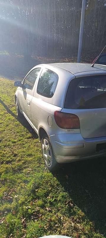 Gebraucht Toyota Yaris 65 PS (47 kW) 2003 Silber Limousine