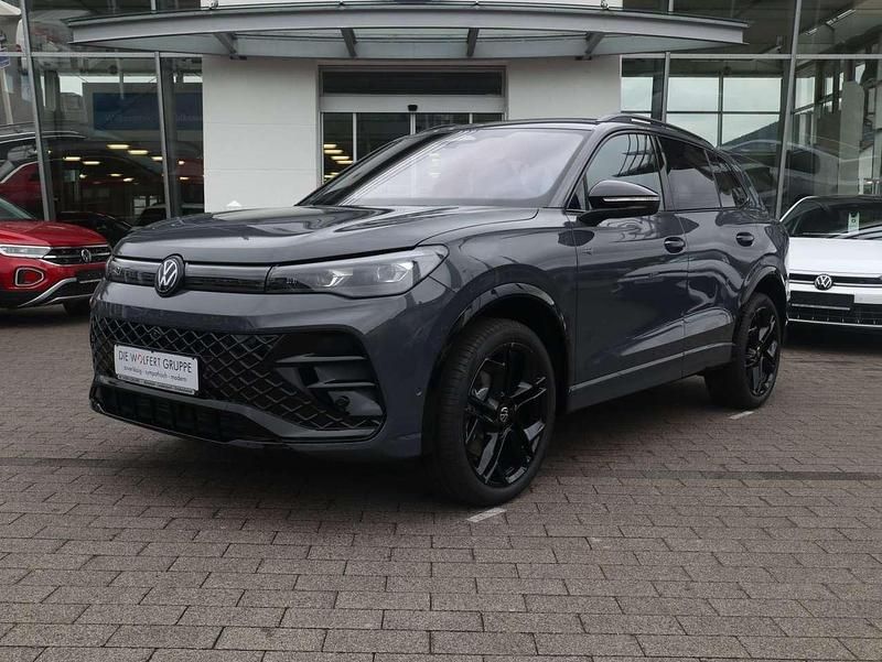 Neu VW Tiguan R-line 193 PS (141 kW) 2025 Delfingrau metallic SUV