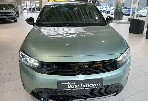 Usado Opel Corsa 110 HP (80 kW) 2026 Verde Citadino