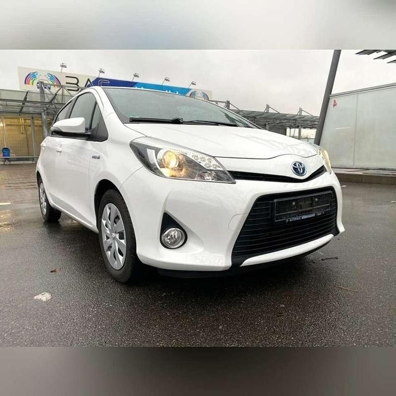 Weiß Gebraucht 2013 Toyota Yaris Hybrid Edition Kleinwagen | 4.100 € (Superpreis) - Bild 1/4