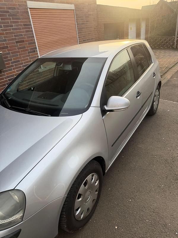 Gebraucht VW Golf V 105 PS (77 kW) 2004 Silber Kleinwagen