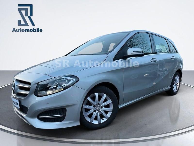 Gebraucht Mercedes B180 122 PS (89 kW) 2015 Polarsilber Van / Kleinbus
