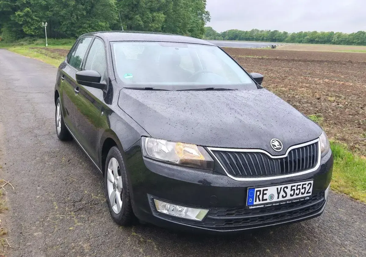 Gebraucht Skoda Rapid Ambition 90 PS (66 kW) 2015 Schwarz Kleinwagen