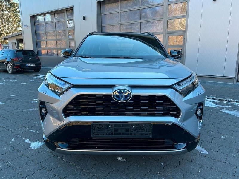 Gebraucht Toyota RAV4 Hybrid Style 218 PS (160 kW) 2025 Zirconsilber met. 1d6 / schwar SUV