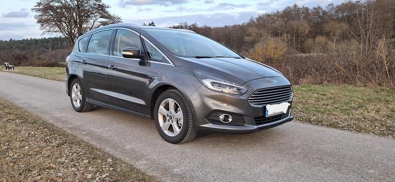 Gebraucht Ford S-MAX Titanium 210 PS (154 kW) 2017 Grau Van / Kleinbus
