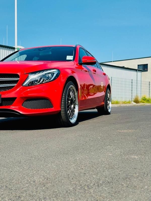 Gebraucht Mercedes C220 170 PS (125 kW) 2017 Rot Kombi