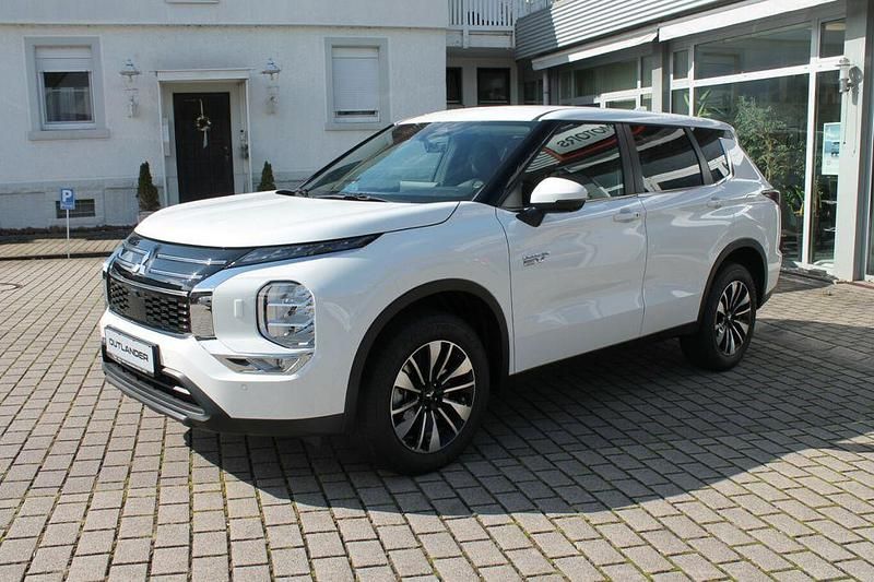 Weiß Neu 2025 Mitsubishi Outlander P-HEV Plus SUV | 48.990 € (Guter Preis) - Bild 1/4
