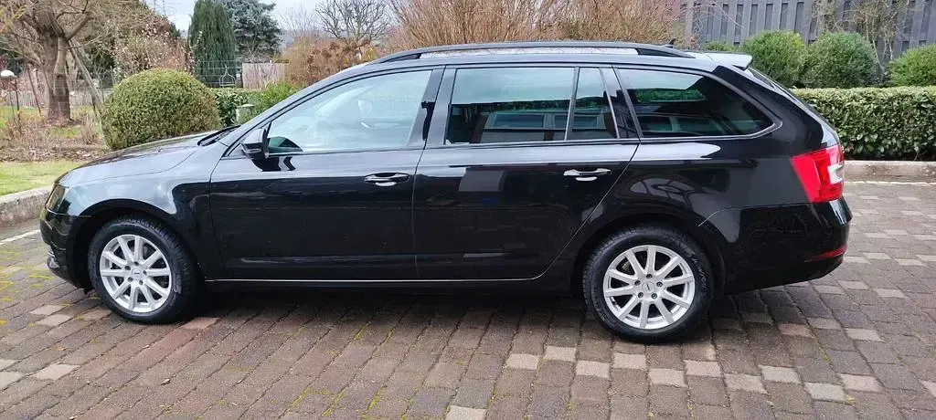 Gebraucht Skoda Octavia Ambition 150 PS (110 kW) 2019 Schwarz Kombi