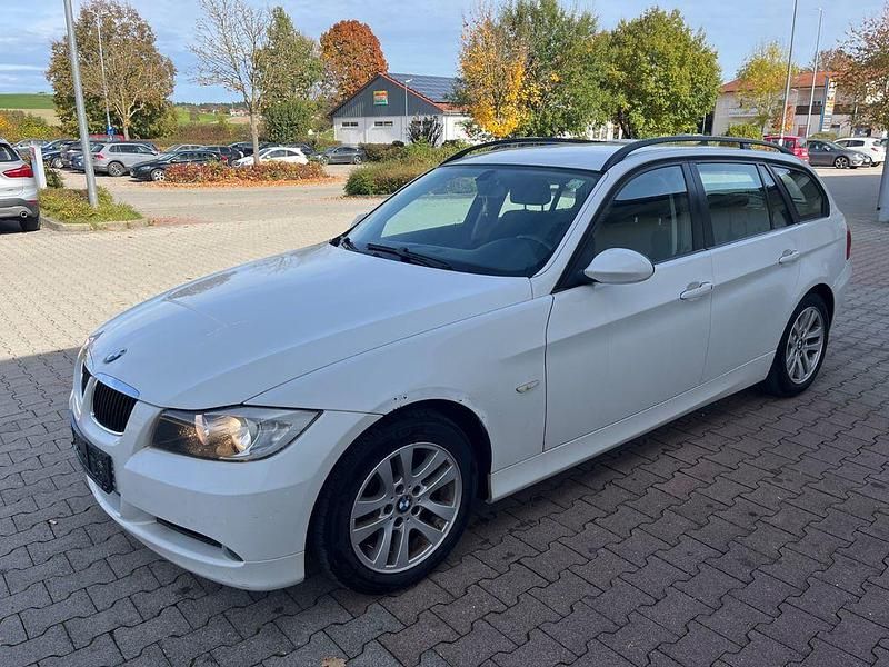 Weiß Gebraucht 2007 BMW 318 Advantage Kombi | 2.399 € (Guter Preis) - Bild 1/4