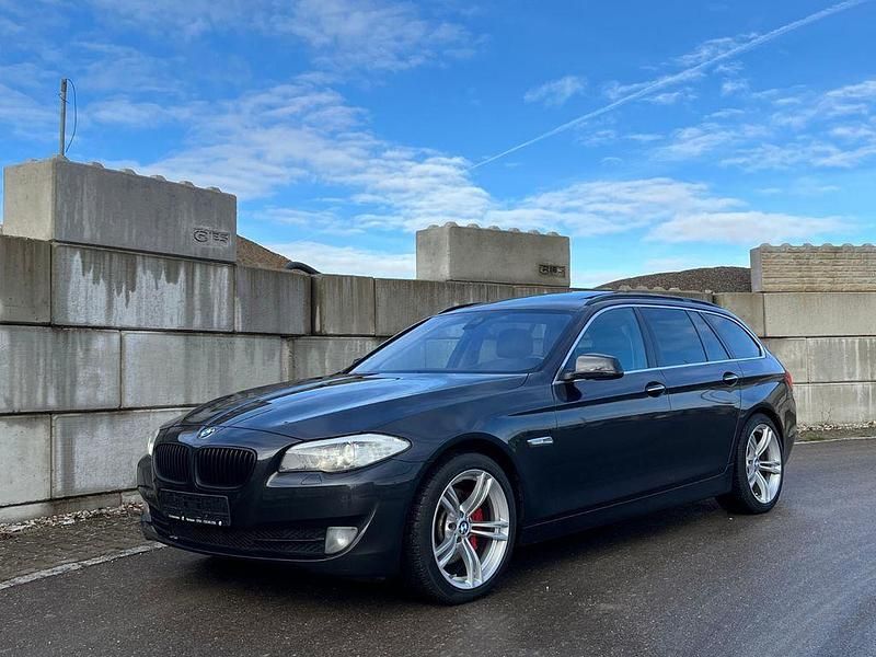 Gebraucht BMW 530 258 PS (189 kW) 2013 Grau Kombi