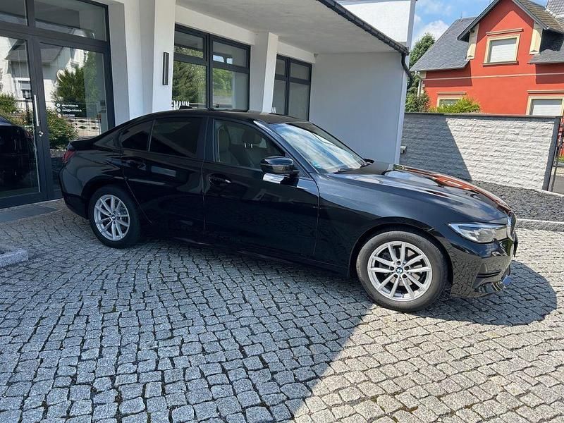 Gebraucht BMW 320 Advantage 184 PS (135 kW) 2022 Schwarz Limousine
