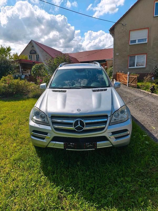 Silber Gebraucht 2011 Mercedes GL350 SUV | 12.000 € - Bild 1/4