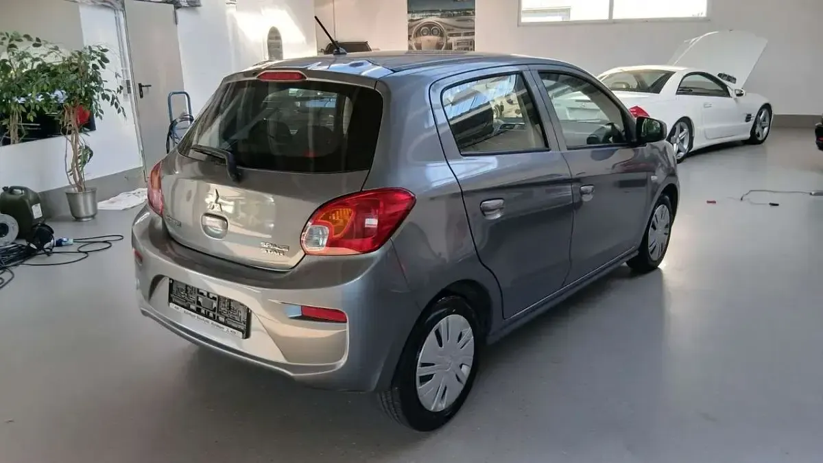 Gebraucht Mitsubishi Space Star 71 PS (52 kW) 2018 Titanium grey Kleinwagen