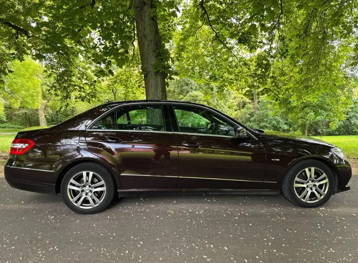 Gebraucht Mercedes E300 231 PS (169 kW) 2010 Violet Limousine