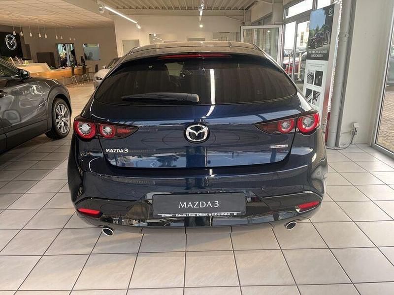 Neu Mazda 3 140 PS (102 kW) 2025 Blau Limousine