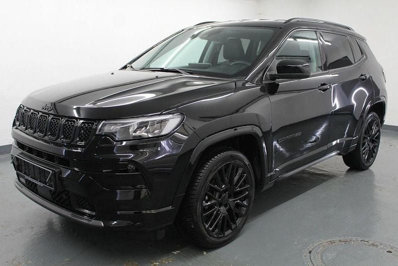 Schwarz Gebraucht 2024 Jeep Compass Altitude SUV | 23.739 € (Superpreis) - Bild 1/4