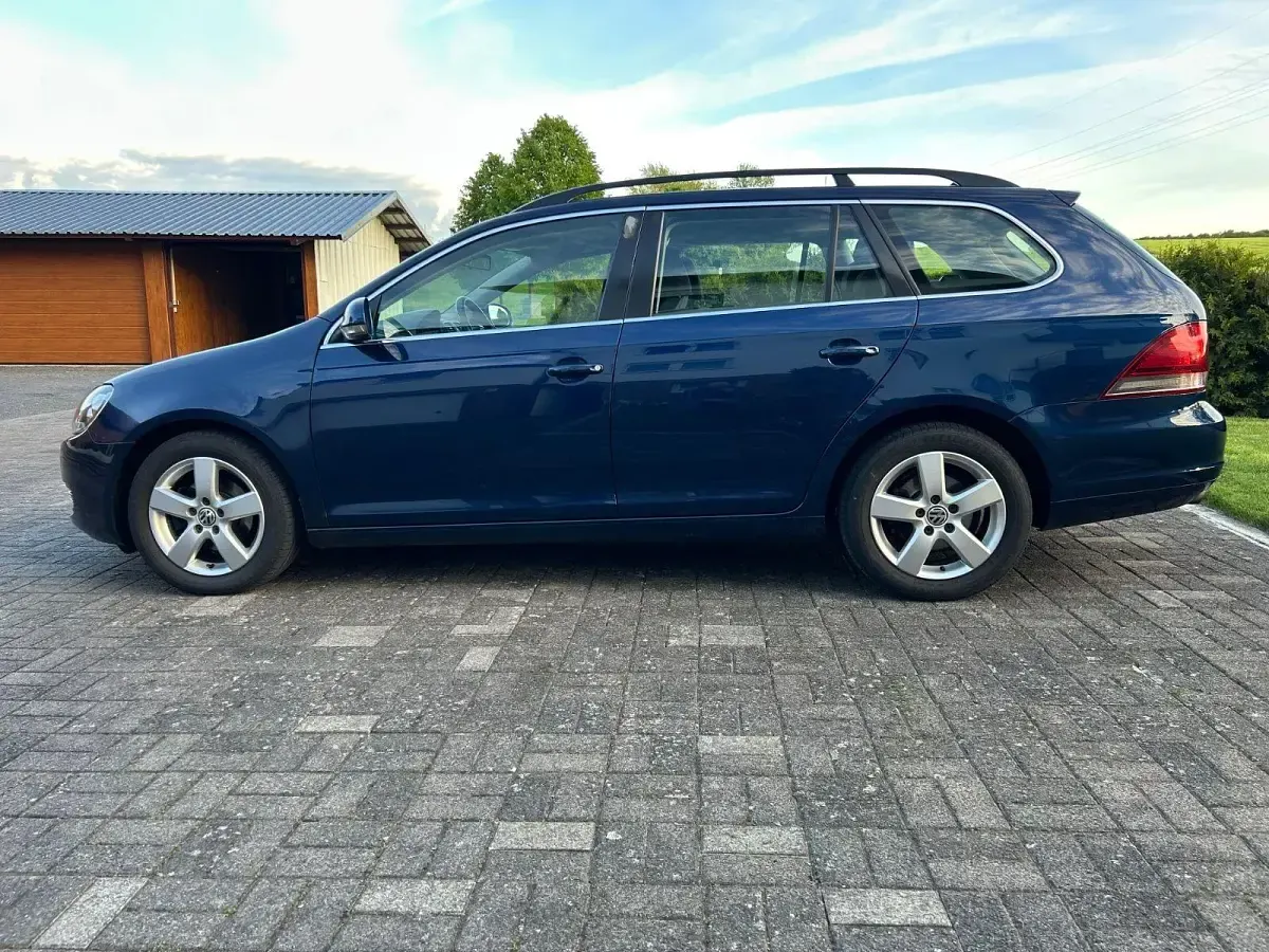 Gebraucht VW Golf VI 105 PS (77 kW) 2010 Blau Kleinwagen