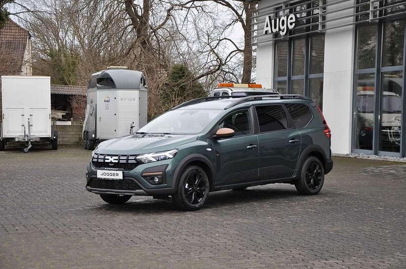 Neu Dacia Jogger Extreme 110 PS (80 kW) 2025 Zedergrün Van / Kleinbus
