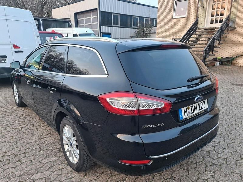 Gebraucht Ford Mondeo 163 PS (119 kW) 2013 Schwarz Kombi