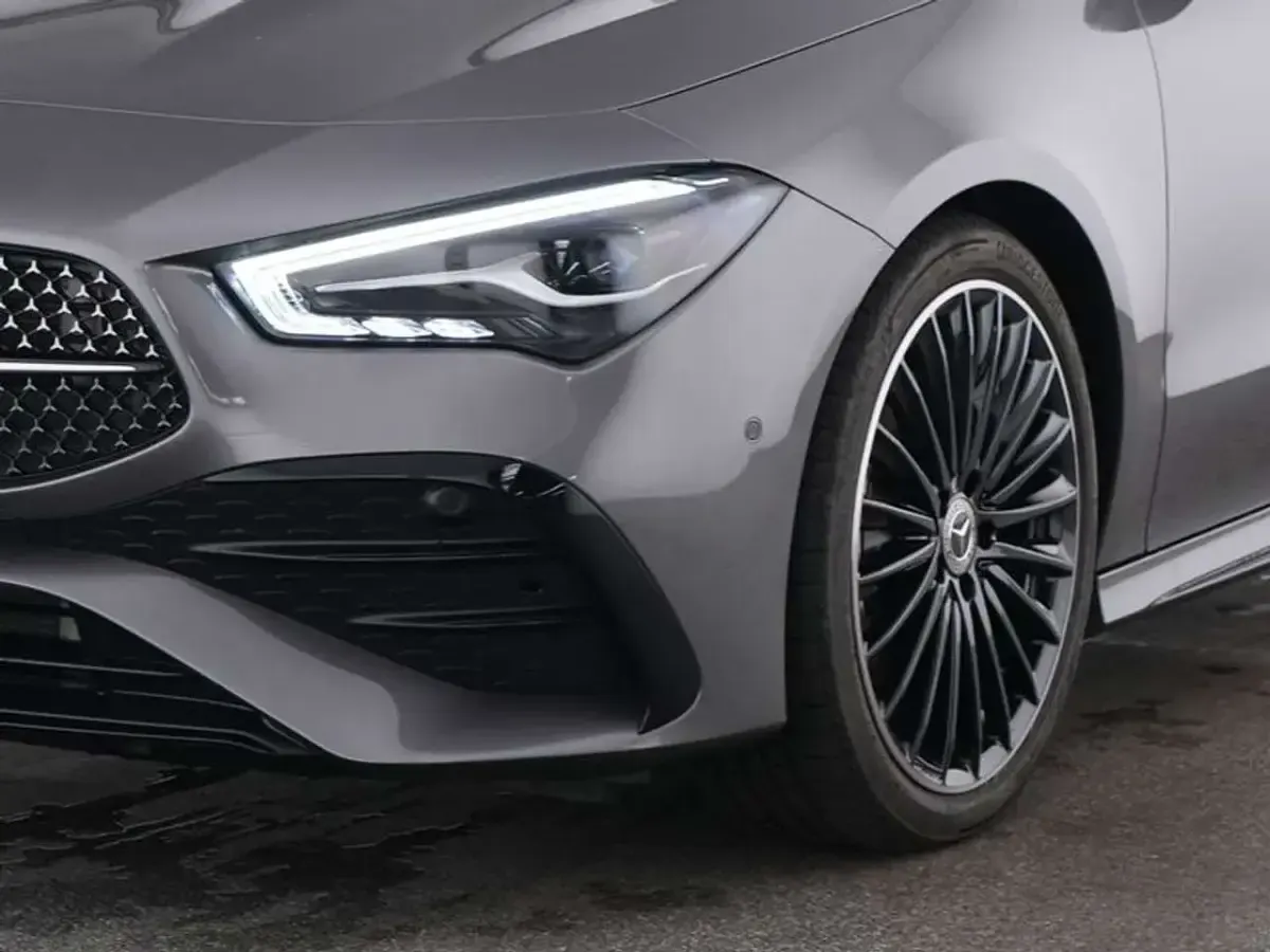 Gebraucht Mercedes CLA220 Premium 190 PS (139 kW) 2025 Grau Kombi