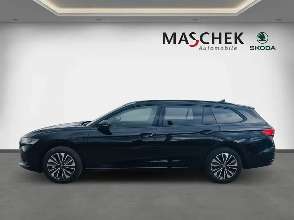 Neu Skoda Superb Selection 150 PS (110 kW) 2026 Onyx schwarz metallic Kombi