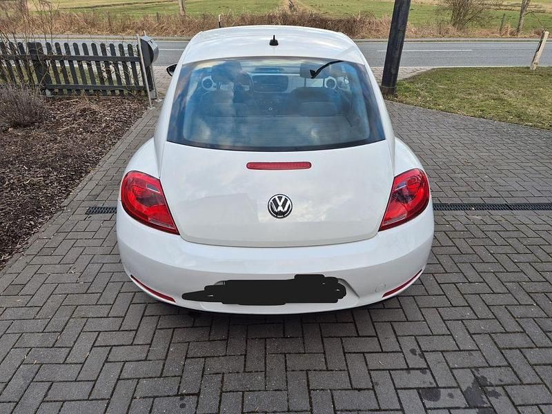 Gebraucht VW Beetle Design 105 PS (77 kW) 2012 Weiß Kleinwagen