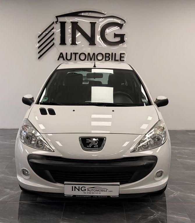 Grau Gebraucht 2011 Peugeot 206+ Kleinwagen | 3.799 € (Etwas zu teuer) - Bild 1/4