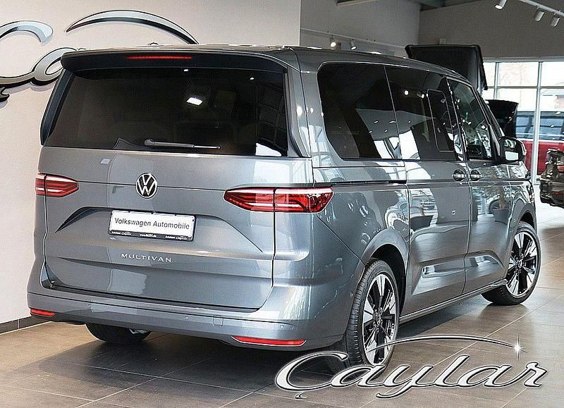 Gebraucht VW Multivan 150 PS (110 kW) 2023 Grau Van