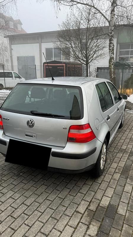 Gebraucht VW Golf IV 106 PS (77 kW) 2003 Silber Kleinwagen