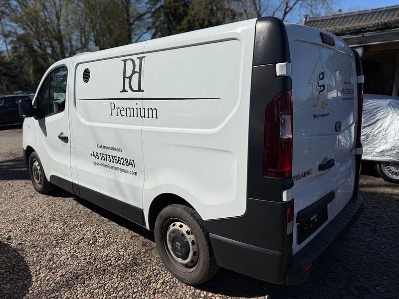 Gebraucht Renault Trafic Komfort 95 PS (69 kW) 2017 Weiß Van / Kleinbus