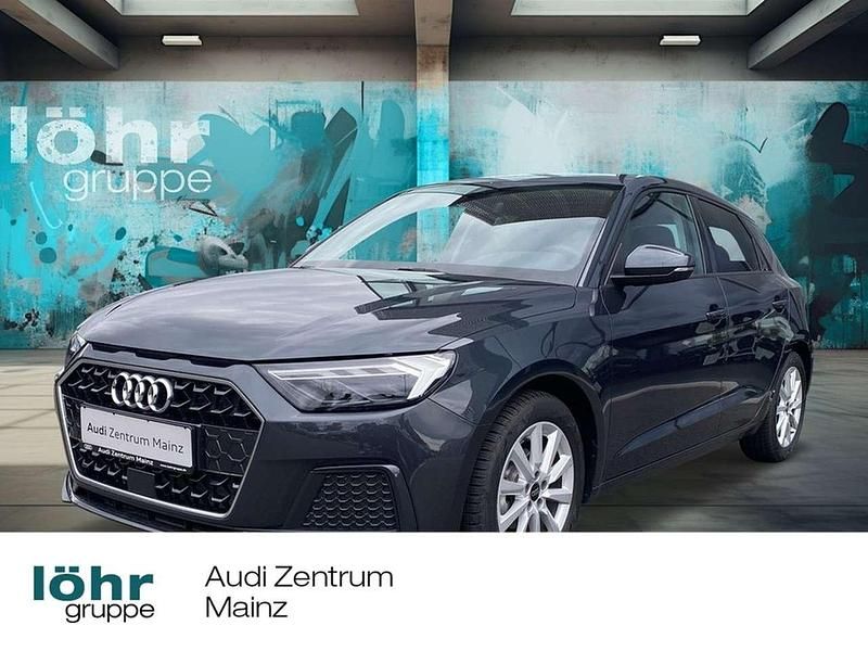 Manhattangrau metallic Gebraucht 2024 Audi A1 Sportback Advanced Kleinwagen | 22.980 € (Fairer Preis) - Bild 1/4